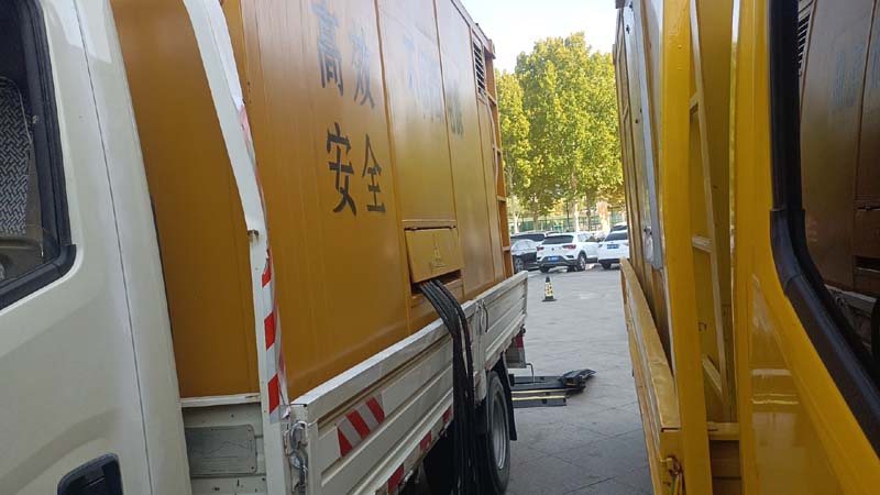红旗如何判断柴油发电机组和UPS电源的切换时间是否符合要求？