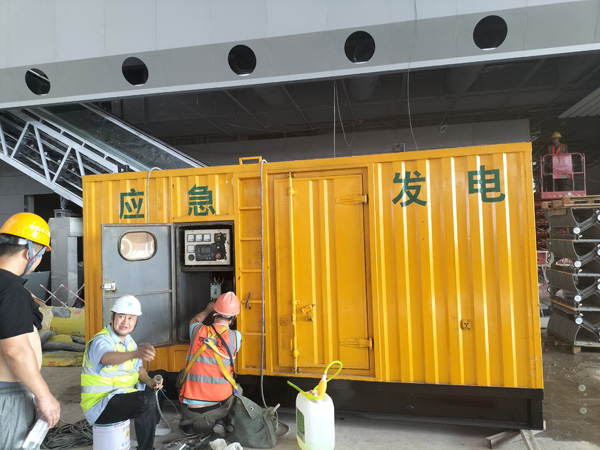 红旗怎样判断空气滤清器是否需要更换？